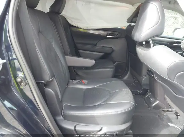 5TDFZRBH9MS073183 2021 TOYOTA HIGHLANDER - Image 8