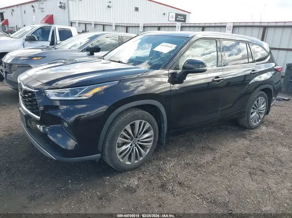 5TDFZRBH9MS074673 2021 TOYOTA HIGHLANDER - Image 2