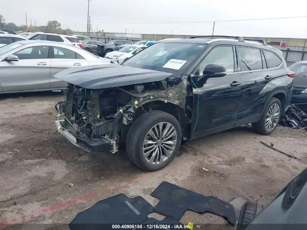 5TDFZRBH9MS086905 2021 TOYOTA HIGHLANDER - Image 2