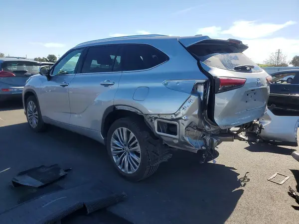 5TDFZRBH9MS094793 2021 TOYOTA HIGHLANDER - Image 2