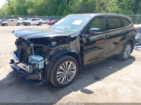 5TDFZRBH9MS097340 2021 TOYOTA HIGHLANDER - Image 2