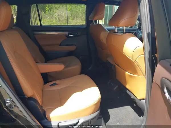 5TDFZRBH9MS097340 2021 TOYOTA HIGHLANDER - Image 8