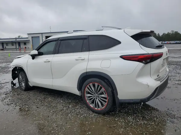 5TDFZRBH9MS123290 2021 TOYOTA HIGHLANDER - Image 2