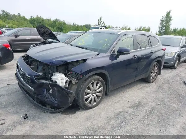 5TDFZRBH9MS135729 2021 TOYOTA HIGHLANDER - Image 2