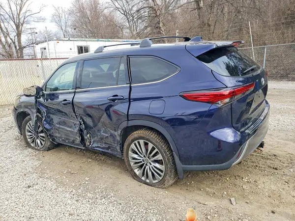 5TDFZRBH9NS178694 2022 TOYOTA HIGHLANDER - Image 2