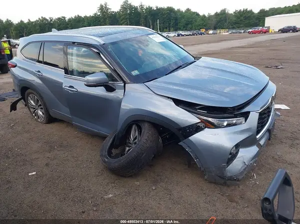 5TDFZRBH9NS193390 2022 TOYOTA HIGHLANDER - Image 1