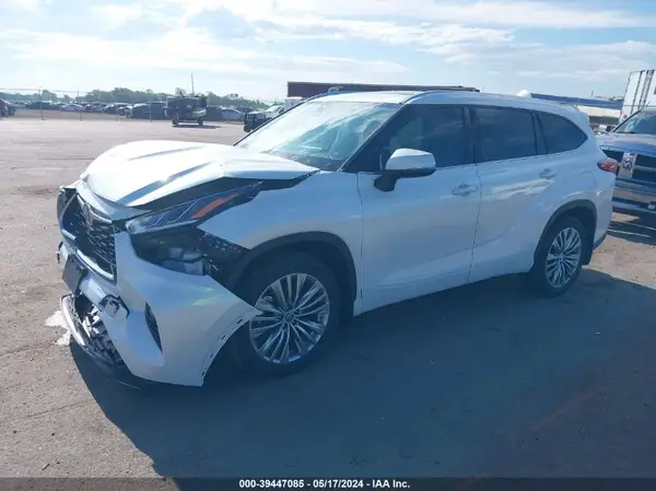 5TDFZRBH9NS209376 2022 TOYOTA HIGHLANDER - Image 2