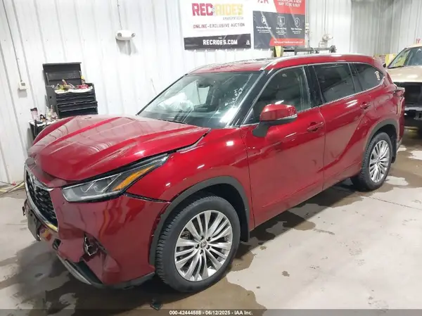 5TDFZRBH9NS227540 2022 TOYOTA HIGHLANDER - Image 2