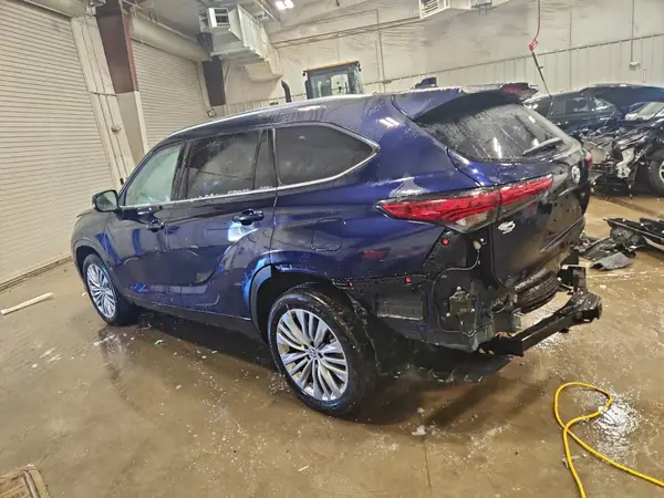 5TDFZRBH9NS228400 2022 TOYOTA HIGHLANDER - Image 2