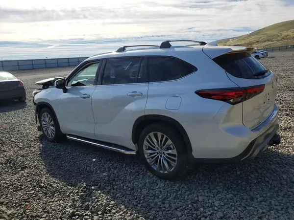 5TDFZRBH9NS228879 2022 TOYOTA HIGHLANDER - Image 2
