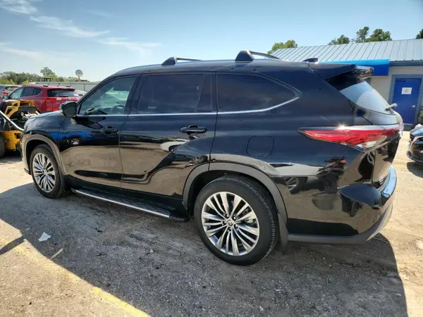 5TDFZRBH9NS237789 2022 TOYOTA HIGHLANDER - Image 2