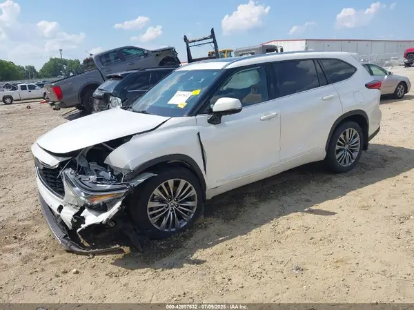 5TDFZRBHXLS017672 2020 TOYOTA HIGHLANDER - Image 2