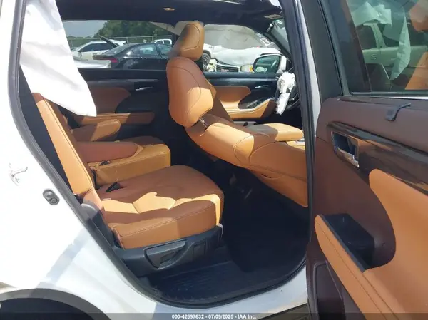 5TDFZRBHXLS017672 2020 TOYOTA HIGHLANDER - Image 8