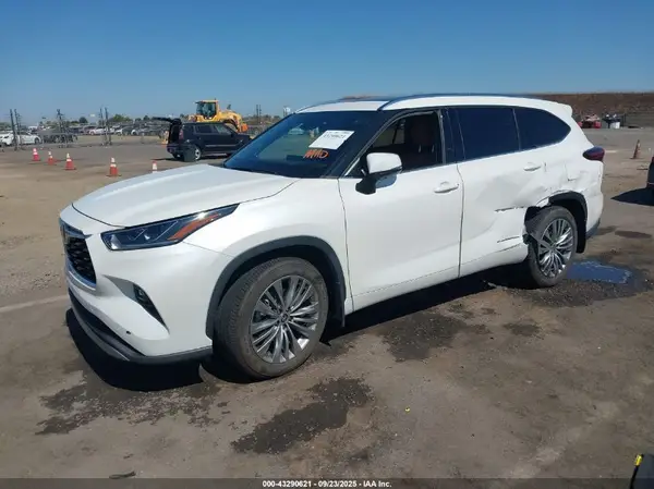 5TDFZRBHXMS109897 2021 TOYOTA HIGHLANDER - Image 2