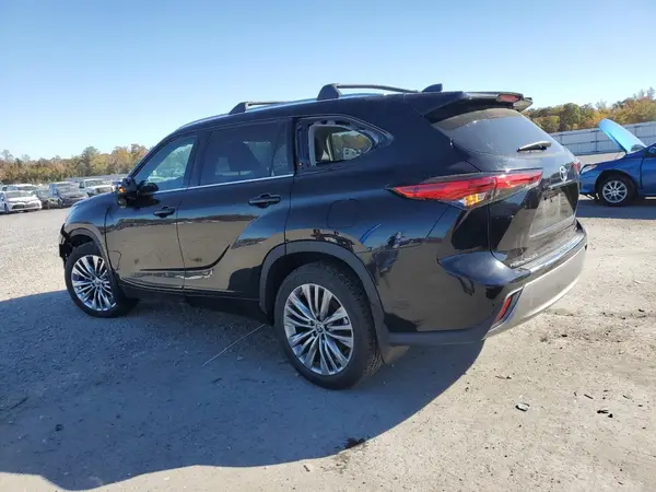 5TDFZRBHXNS183533 2022 TOYOTA HIGHLANDER - Image 2