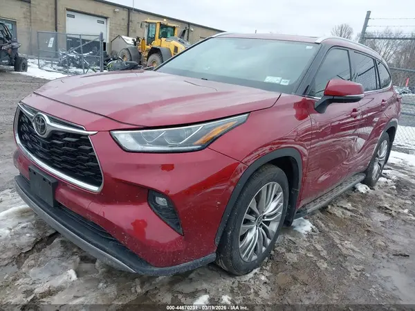 5TDFZRBHXNS188280 2022 TOYOTA HIGHLANDER - Image 2