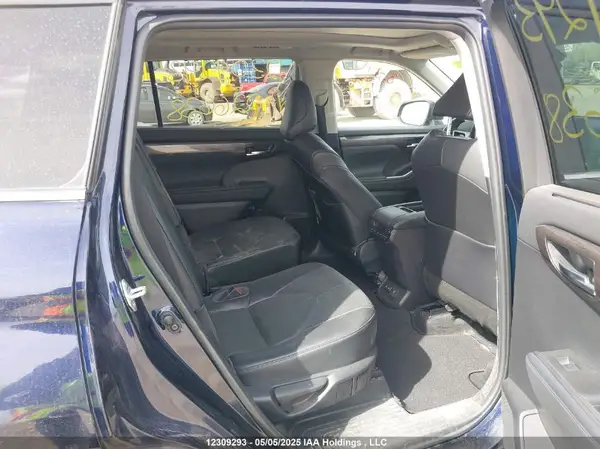 5TDFZRBHXNS226638 2022 TOYOTA HIGHLANDER - Image 8