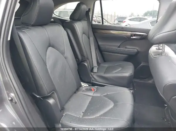 5TDFZRBHXNS253404 2022 TOYOTA HIGHLANDER - Image 8