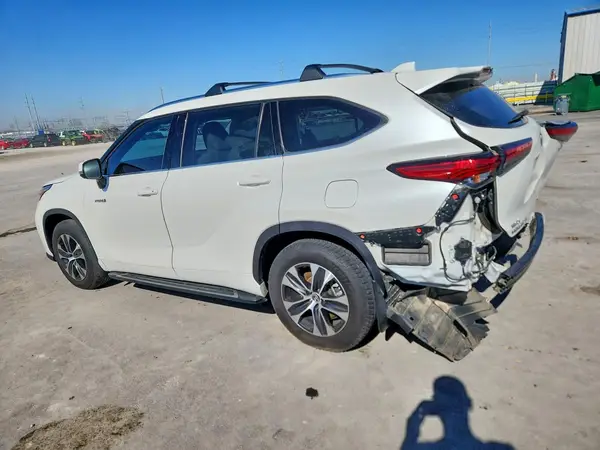 5TDGARAH0LS501377 2020 TOYOTA HIGHLANDER - Image 2