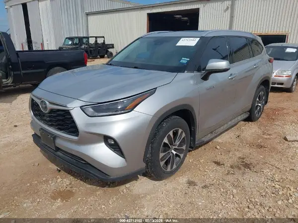 5TDGARAH0MS010163 2021 TOYOTA HIGHLANDER - Image 2