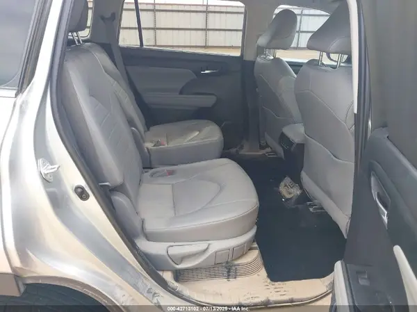 5TDGARAH0MS010163 2021 TOYOTA HIGHLANDER - Image 8