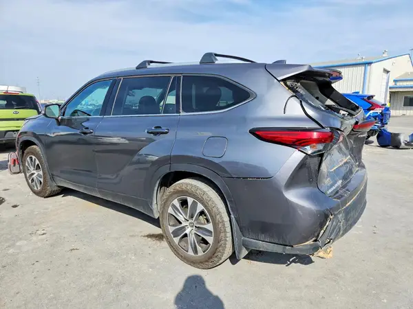 5TDGARAH0NS510096 2022 TOYOTA HIGHLANDER - Image 2