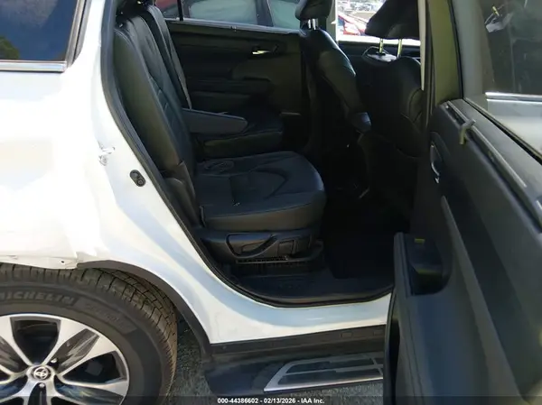 5TDGARAH0NS512558 2022 TOYOTA HIGHLANDER - Image 8