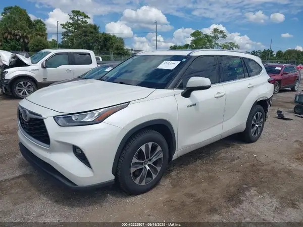 5TDGARAH1LS502523 2020 TOYOTA HIGHLANDER - Image 2