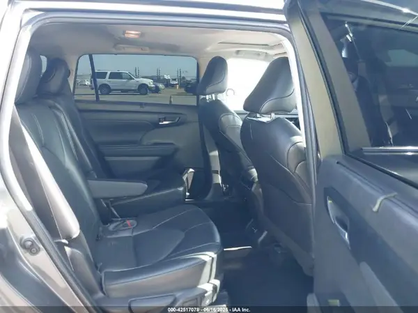 5TDGARAH1NS516618 2022 TOYOTA HIGHLANDER - Image 8