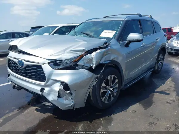 5TDGARAH2LS502109 2020 TOYOTA HIGHLANDER - Image 2