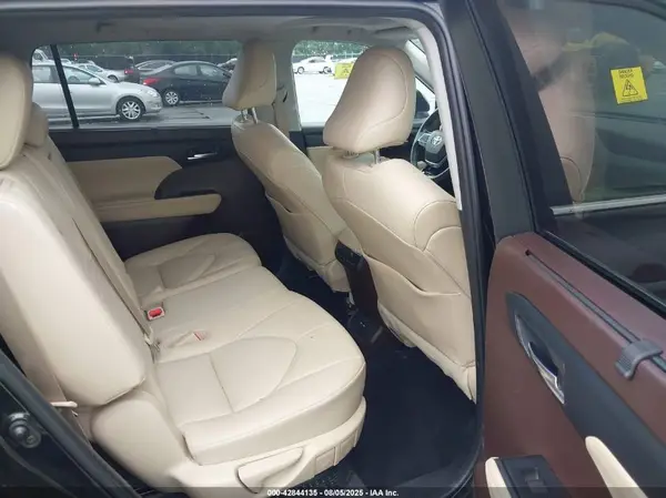 5TDGARAH2MS011038 2021 TOYOTA HIGHLANDER - Image 8