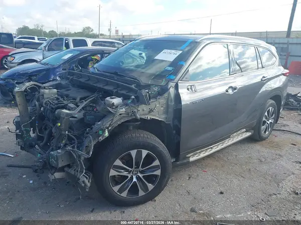 5TDGARAH2MS011217 2021 TOYOTA HIGHLANDER - Image 2