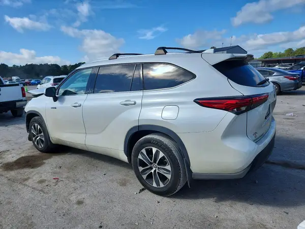 5TDGARAH2MS504962 2021 TOYOTA HIGHLANDER - Image 2