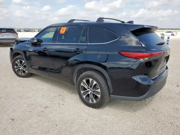 5TDGARAH3MS011212 2021 TOYOTA HIGHLANDER - Image 2