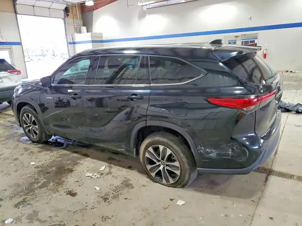 5TDGARAH3MS011498 2021 TOYOTA HIGHLANDER - Image 2