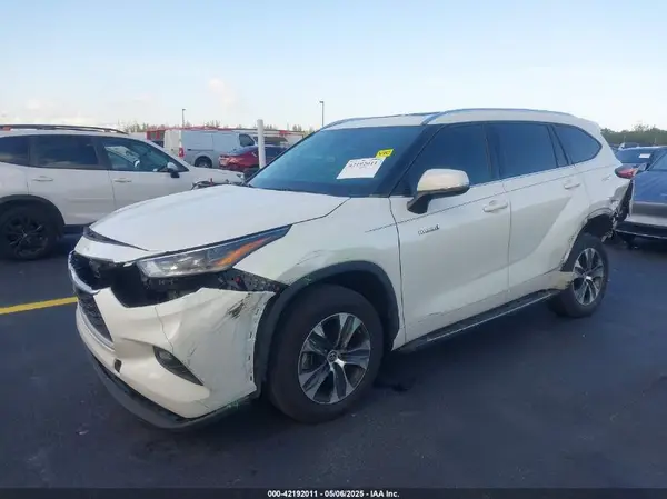 5TDGARAH3MS506073 2021 TOYOTA HIGHLANDER - Image 2