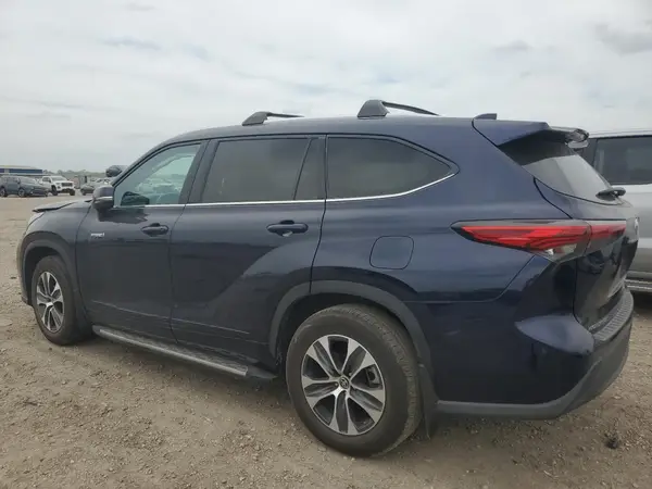 5TDGARAH3MS508017 2021 TOYOTA HIGHLANDER - Image 2