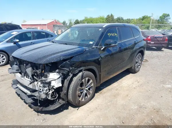 5TDGARAH3NS510285 2022 TOYOTA HIGHLANDER - Image 2
