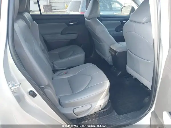 5TDGARAH3NS513073 2022 TOYOTA HIGHLANDER - Image 8
