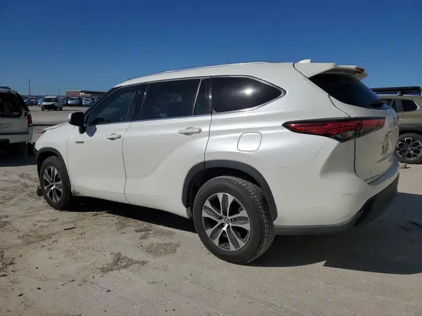 5TDGARAH4LS501673 2020 TOYOTA HIGHLANDER - Image 2