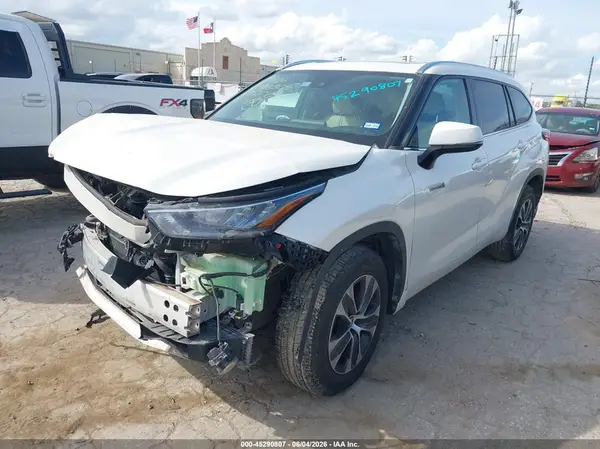 5TDGARAH4LS502001 2020 TOYOTA HIGHLANDER - Image 2