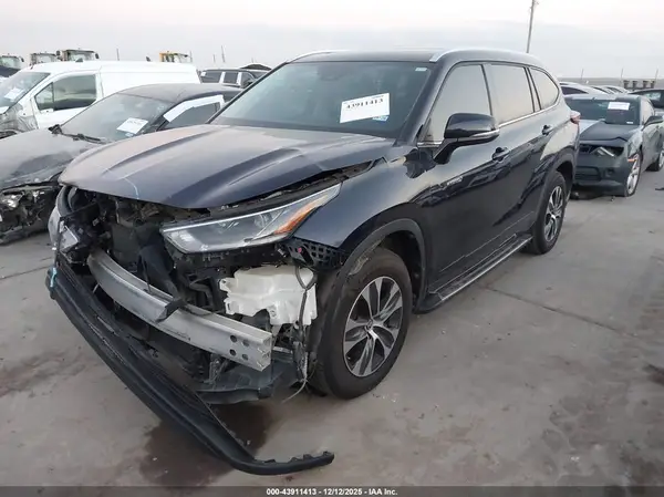 5TDGARAH4MS505241 2021 TOYOTA HIGHLANDER - Image 2