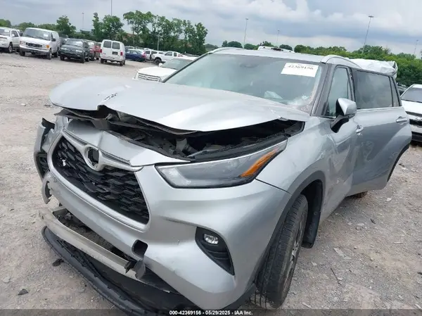 5TDGARAH4NS511980 2022 TOYOTA HIGHLANDER - Image 2