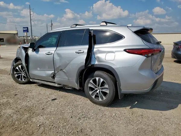 5TDGARAH5NS511017 2022 TOYOTA HIGHLANDER - Image 2
