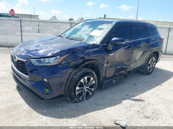 5TDGARAH6LS002440 2020 TOYOTA HIGHLANDER - Image 2