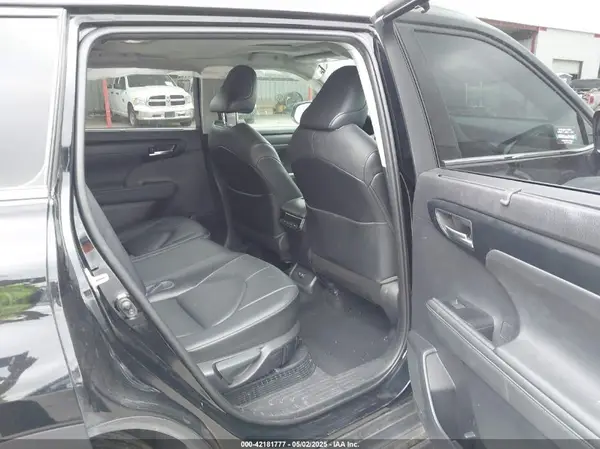 5TDGARAH6MS504009 2021 TOYOTA HIGHLANDER - Image 8