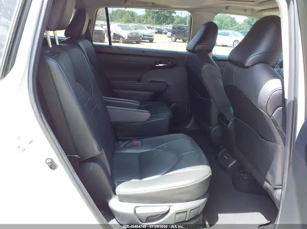 5TDGARAH6MS506875 2021 TOYOTA HIGHLANDER - Image 8