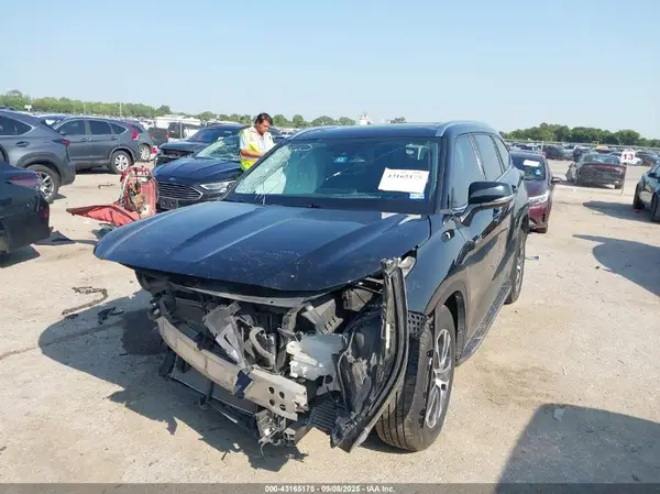 5TDGARAH6MS509548 2021 TOYOTA HIGHLANDER - Image 2