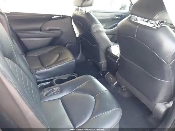5TDGARAH6MS509548 2021 TOYOTA HIGHLANDER - Image 8