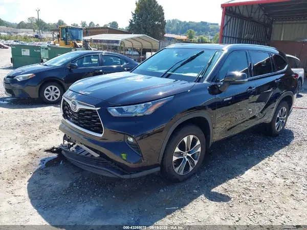 5TDGARAH7LS002530 2020 TOYOTA HIGHLANDER - Image 2
